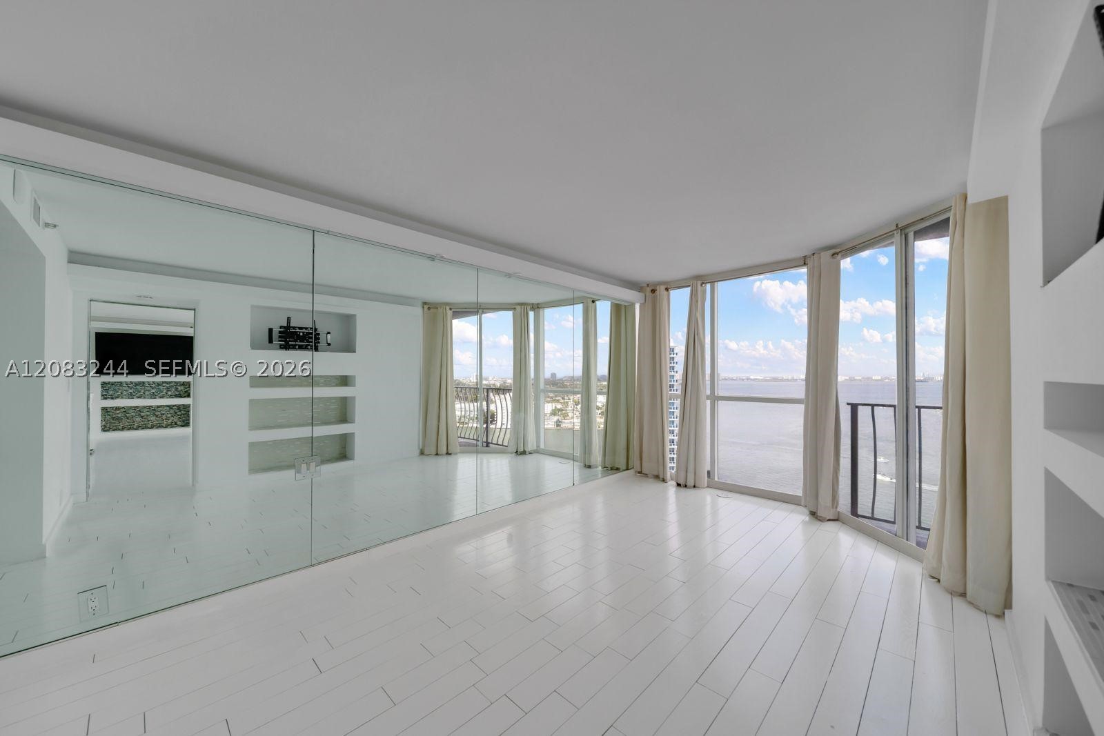 7601 E Treasure Dr 2016 Property Photo 16