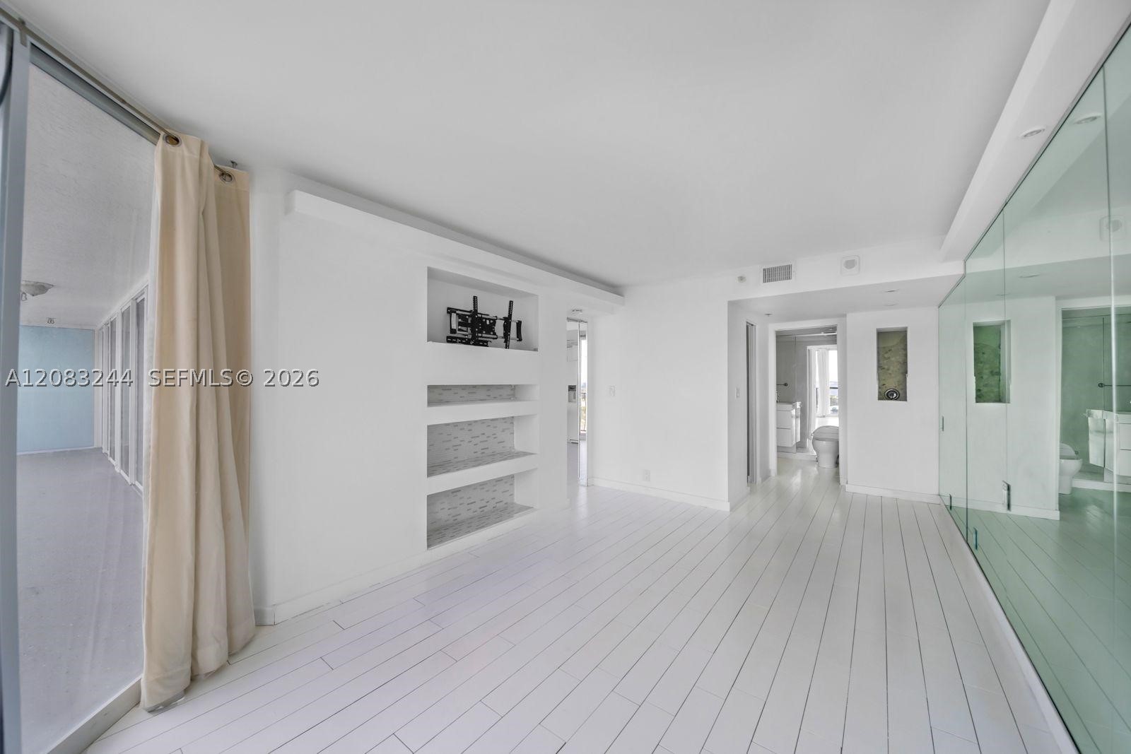 7601 E Treasure Dr 2016 Property Photo 17