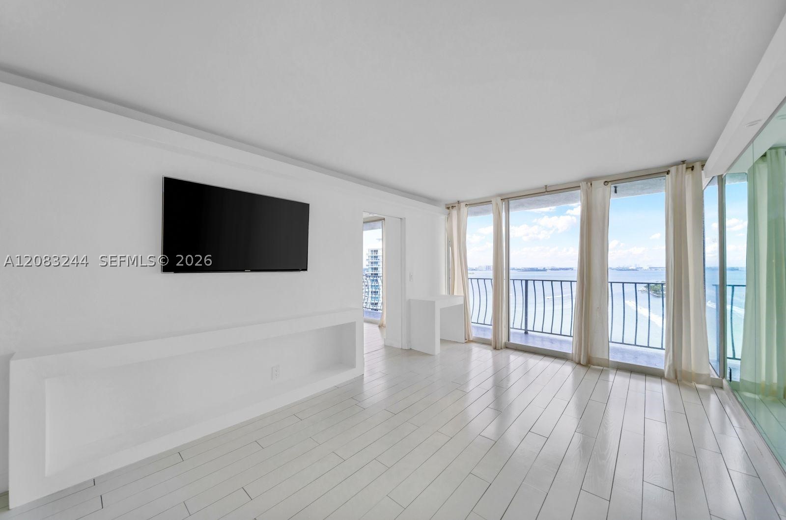 7601 E Treasure Dr 2016 Property Photo 24
