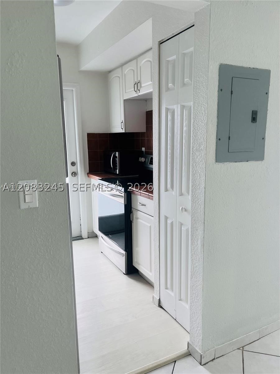 7725 Carlyle Ave 7 Property Photo 7