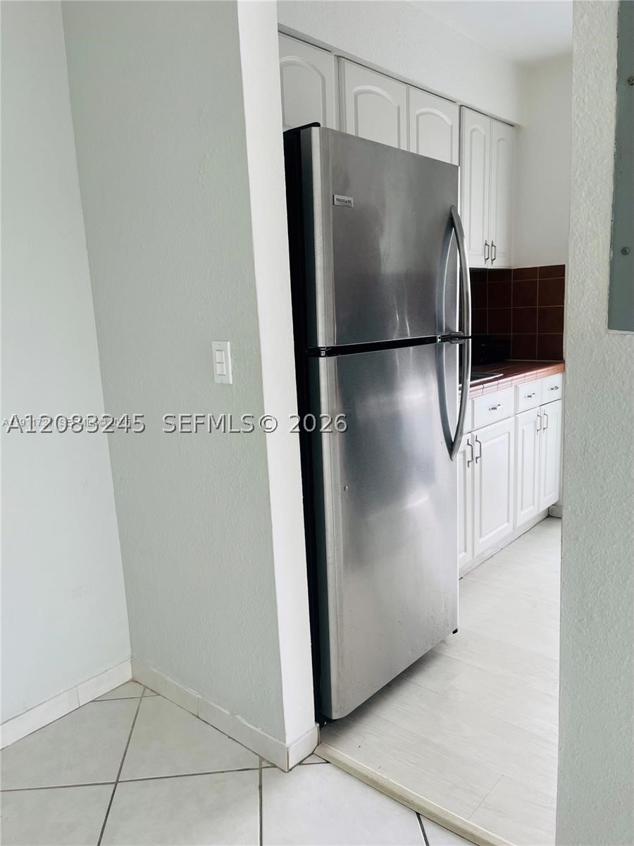 7725 Carlyle Ave 7 Property Photo 8