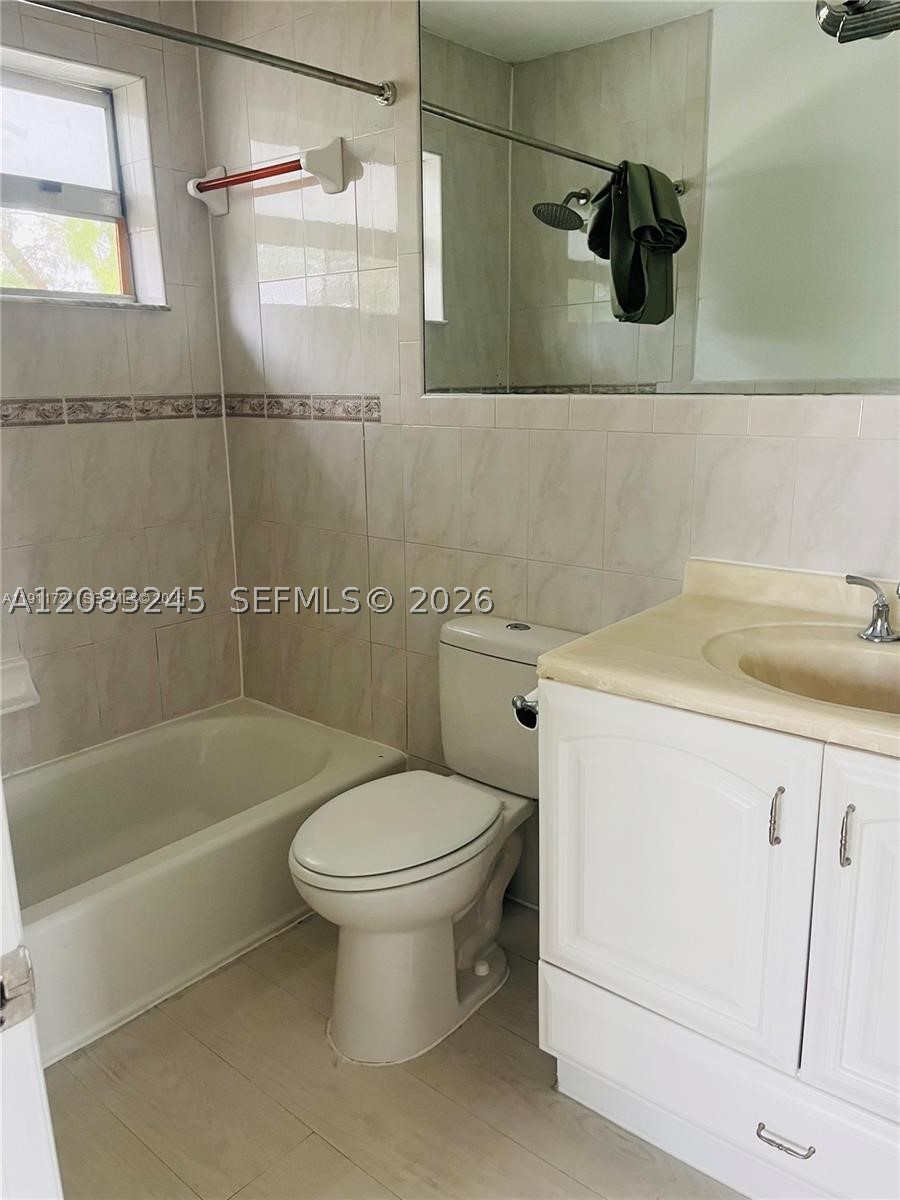 7725 Carlyle Ave 7 Property Photo 9