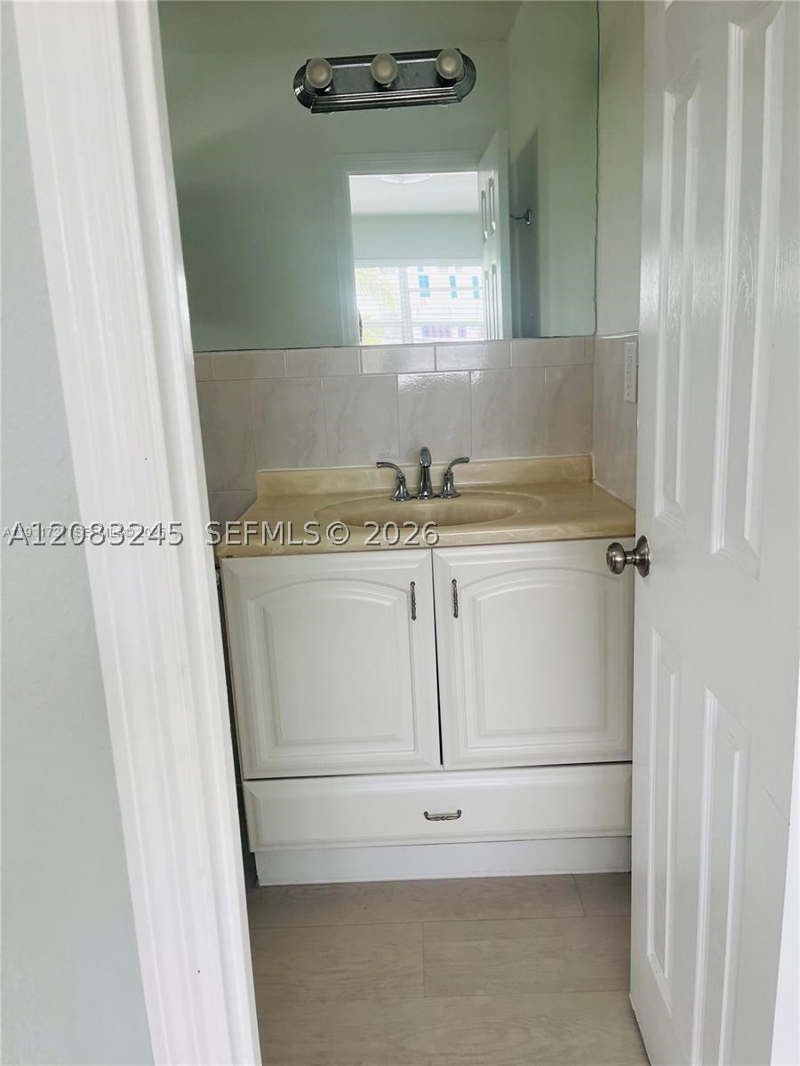 7725 Carlyle Ave 7 Property Photo 10