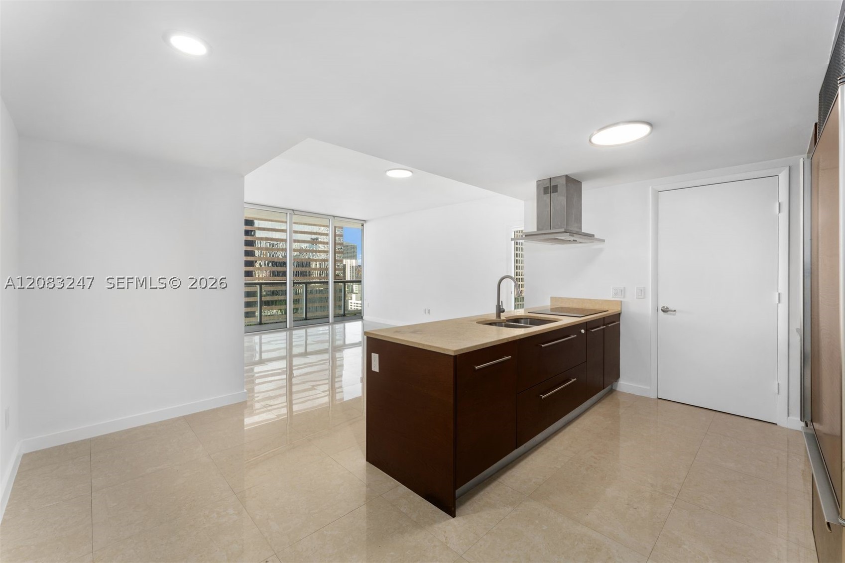 495 Brickell Ave 1811 Property Photo 2