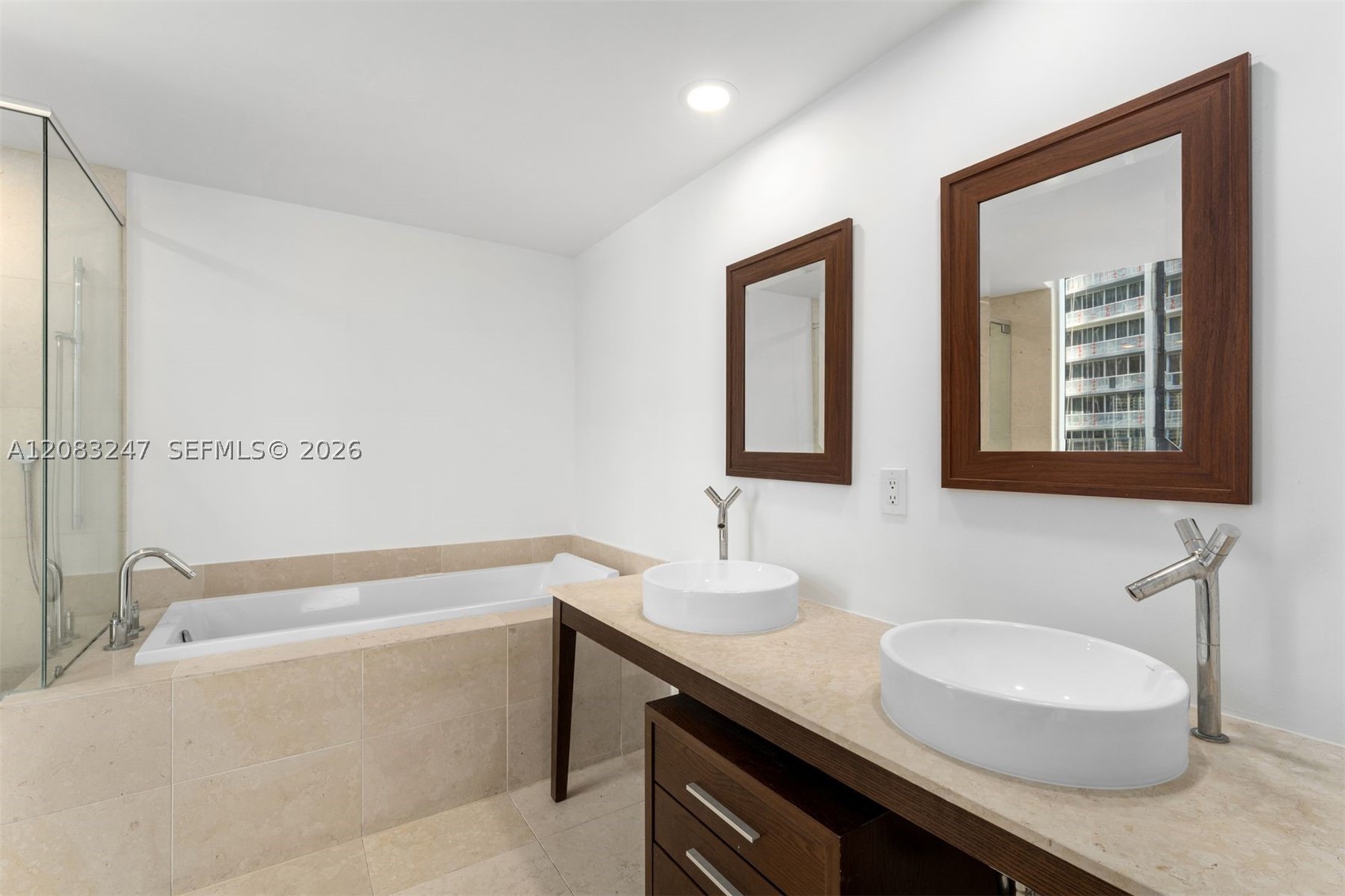 495 Brickell Ave 1811 Property Photo 9