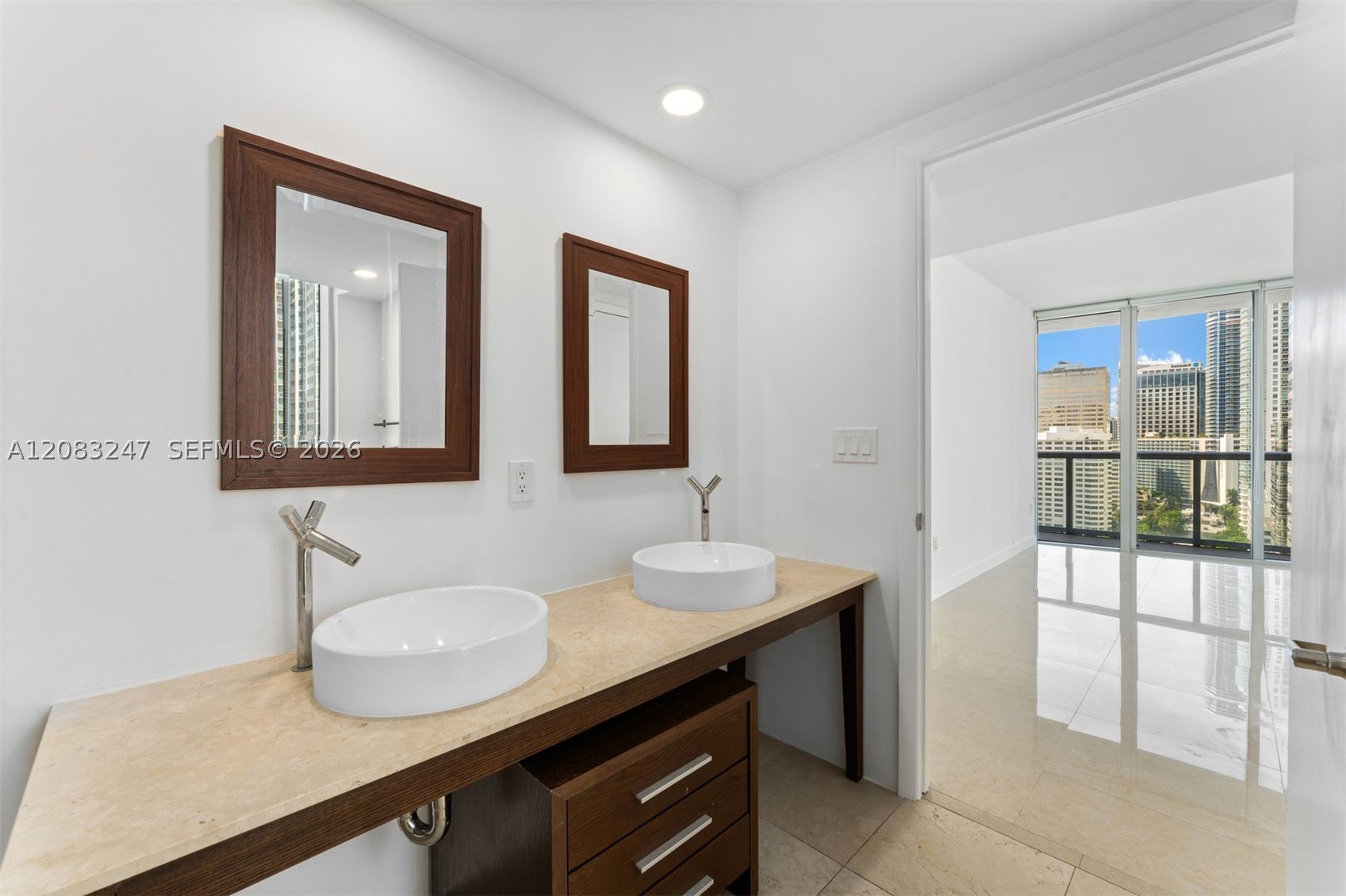 495 Brickell Ave 1811 Property Photo 10