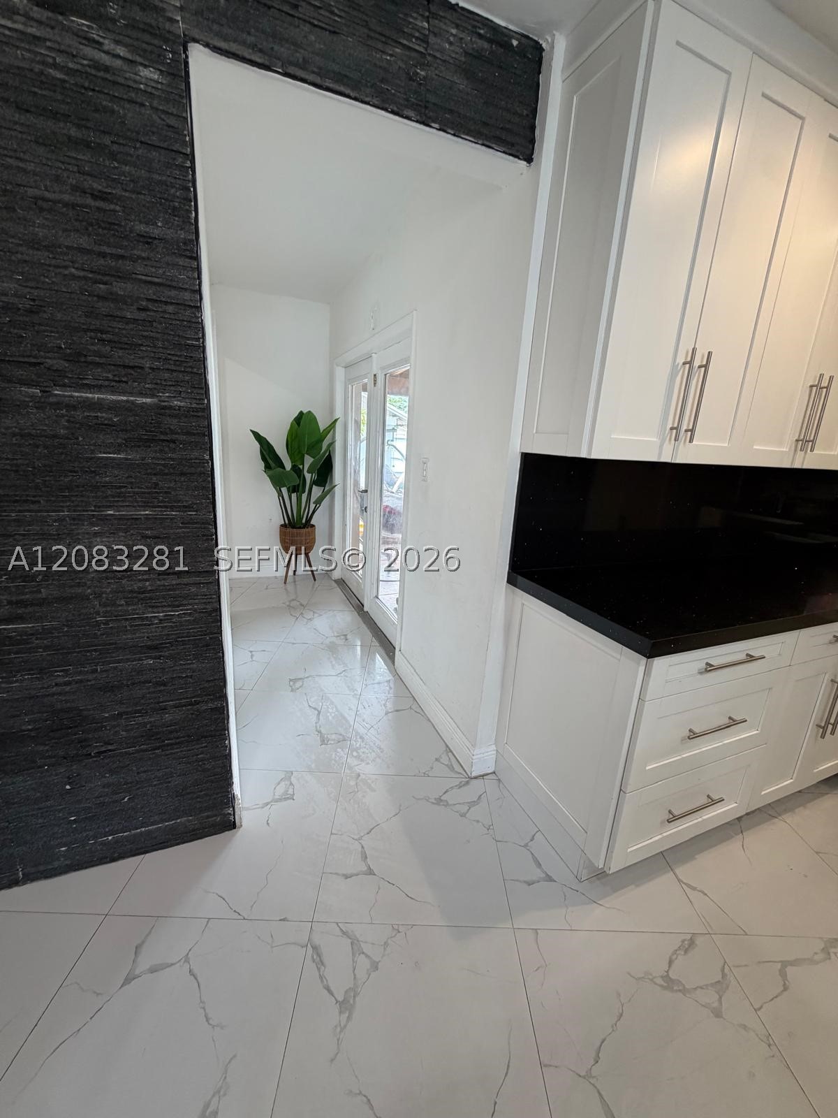 9315 Jamaica Dr Property Photo 8
