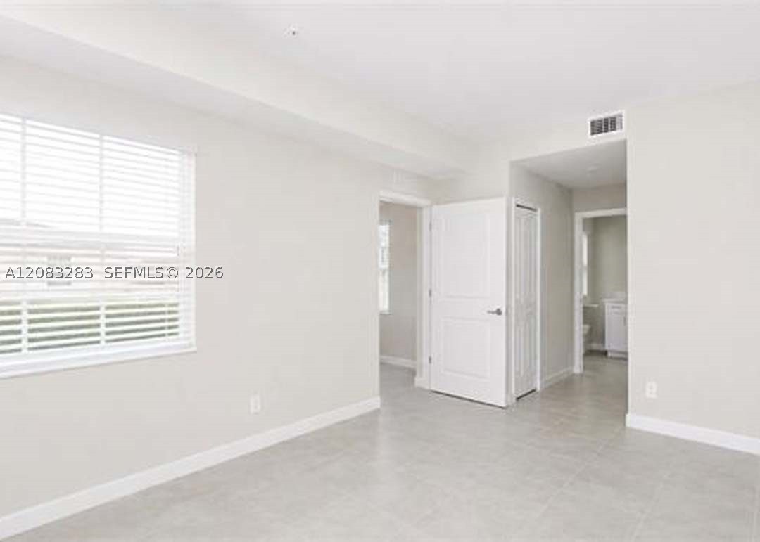 5651 Double Eagle Cir 4327 Property Photo 9