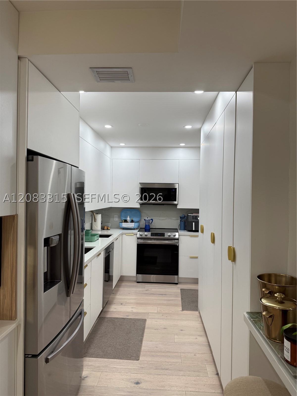 10185 E Collins Ave 822 Property Photo 11