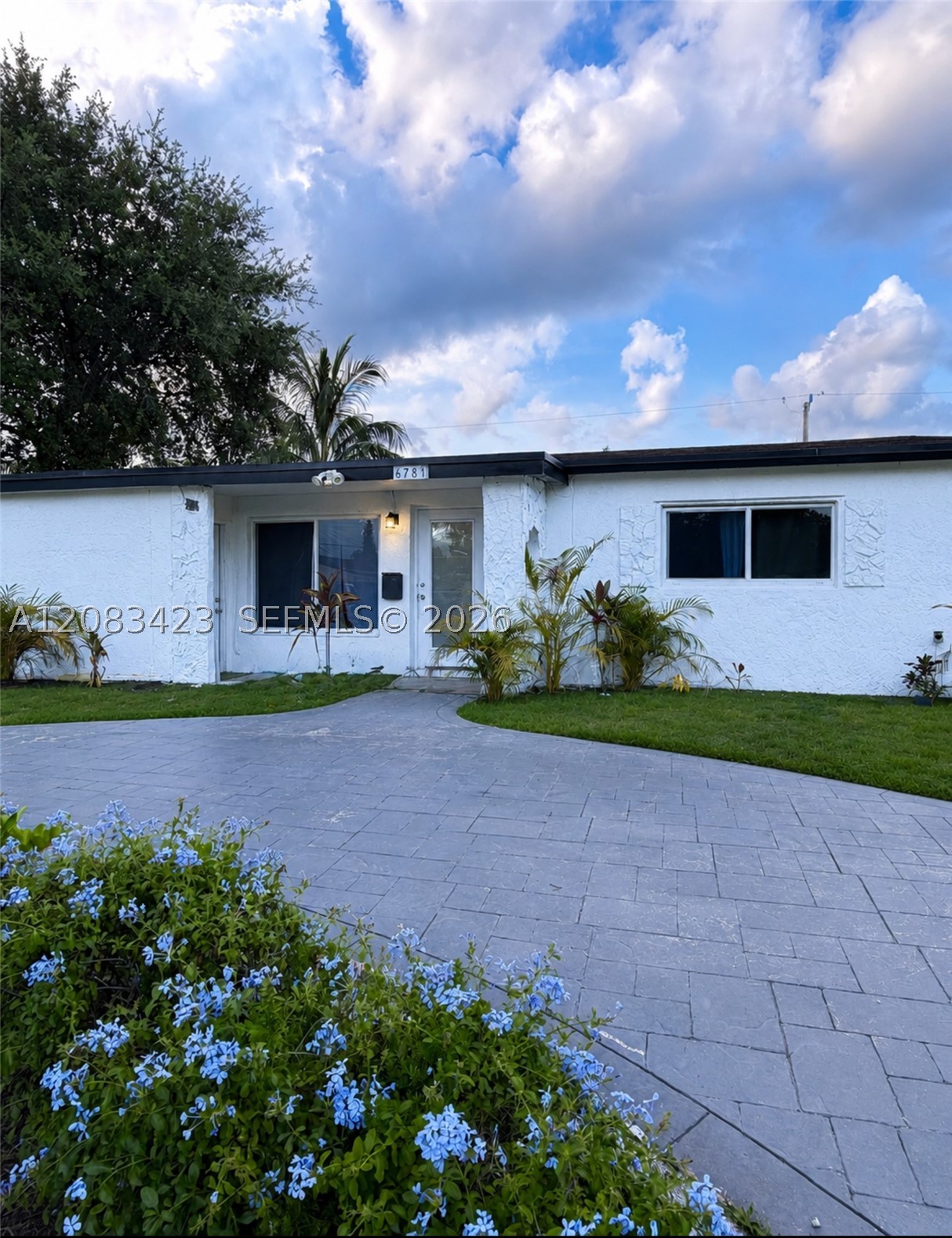 6781 Park St Property Photo 3