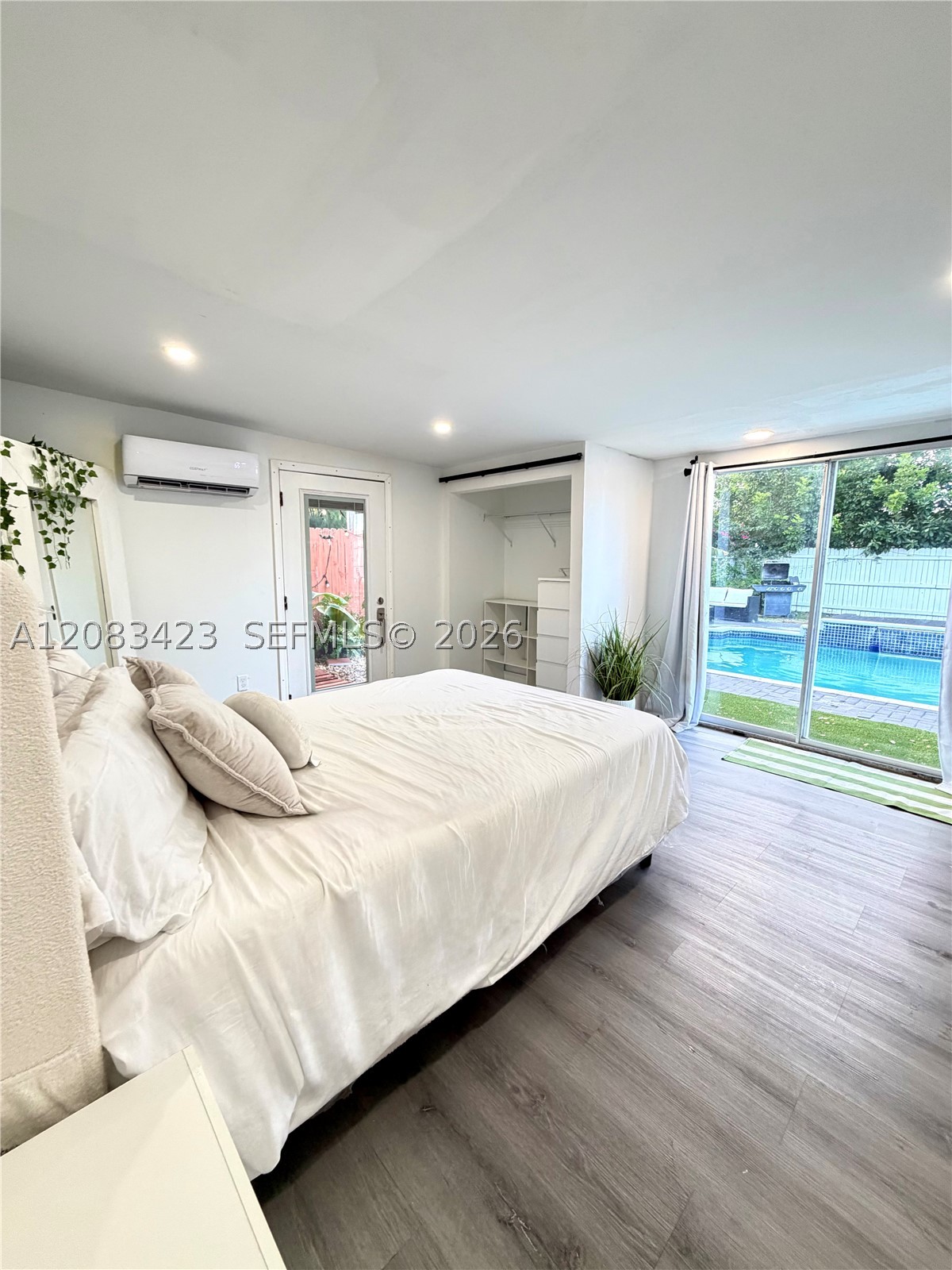 6781 Park St Property Photo 6