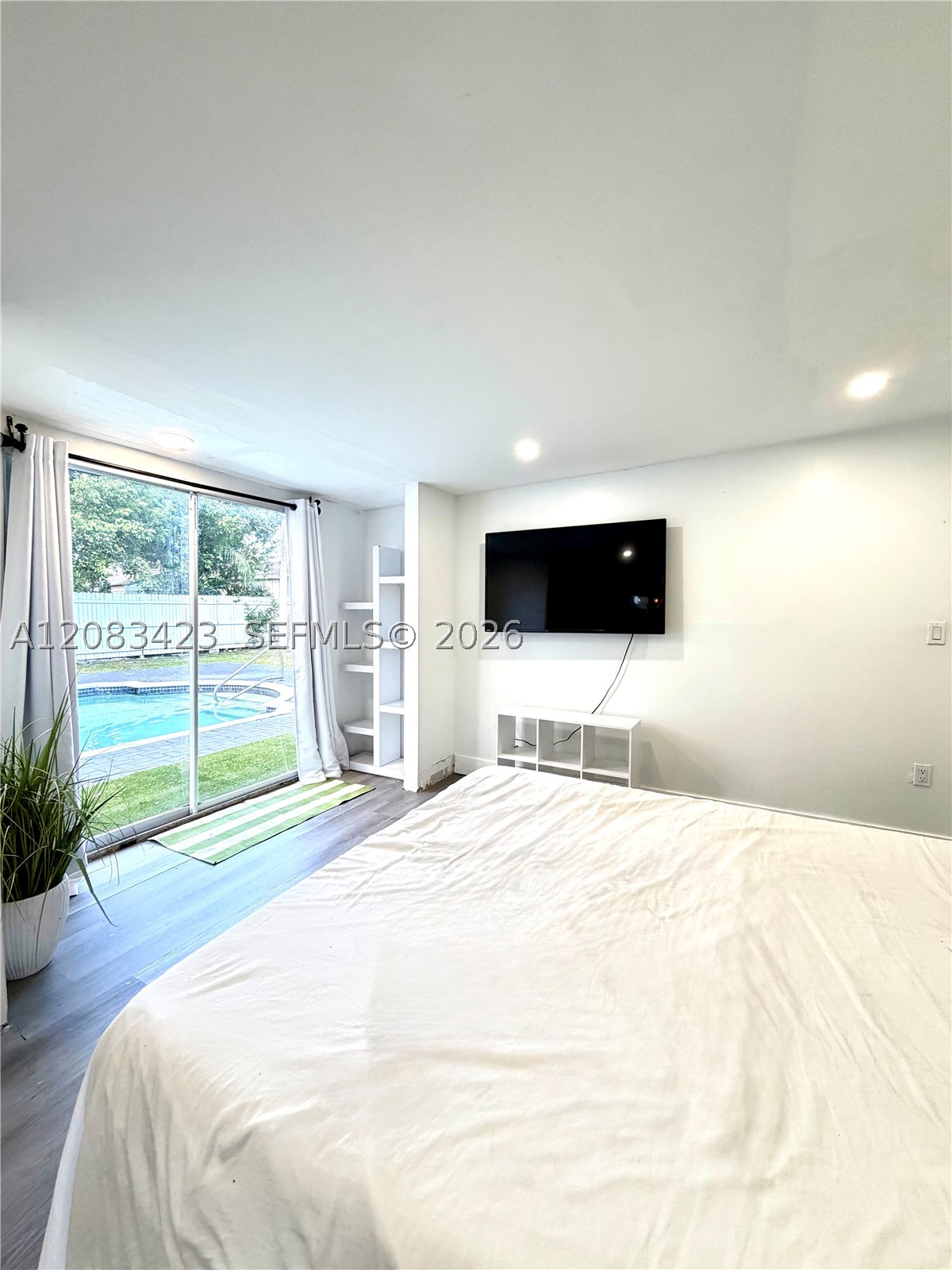 6781 Park St Property Photo 8