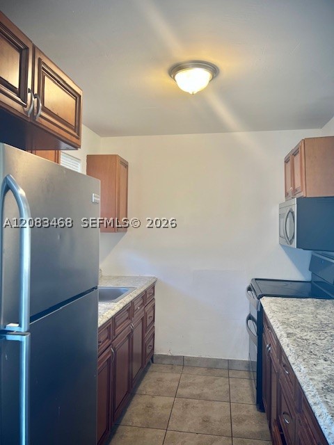 2746 Johnson St W Property Photo 3