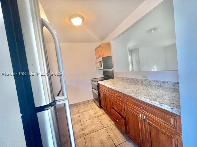 2746 Johnson St W Property Photo 4