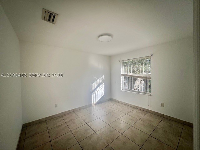 2746 Johnson St W Property Photo 7