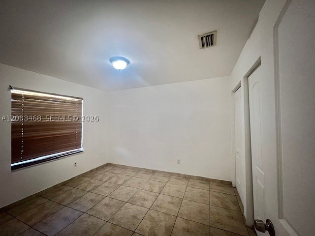 2746 Johnson St W Property Photo 8