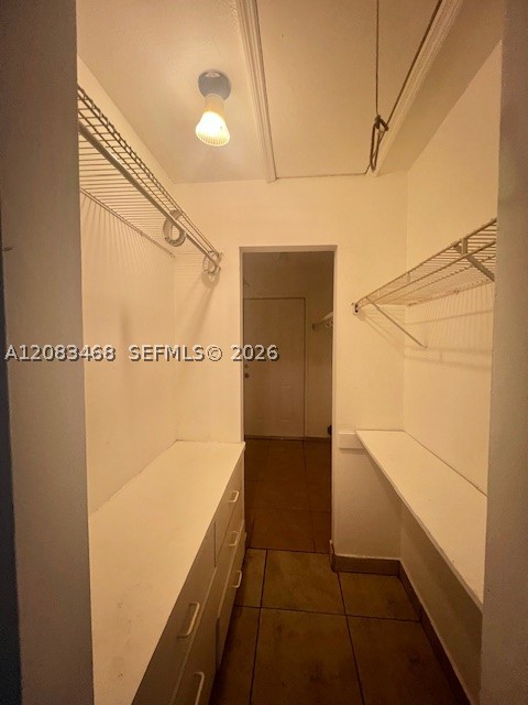 2746 Johnson St W Property Photo 14