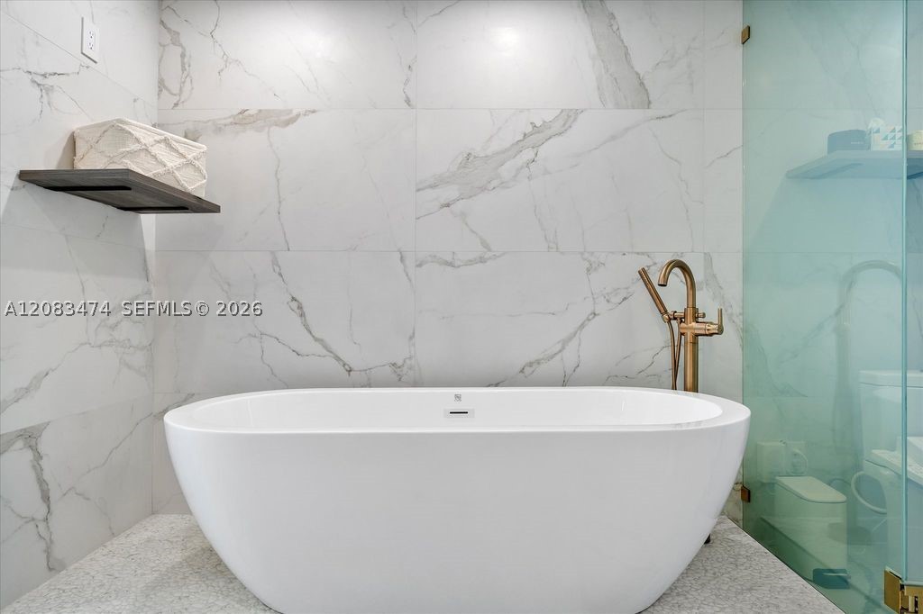 6899 Collins Ave 1008 Property Photo 20
