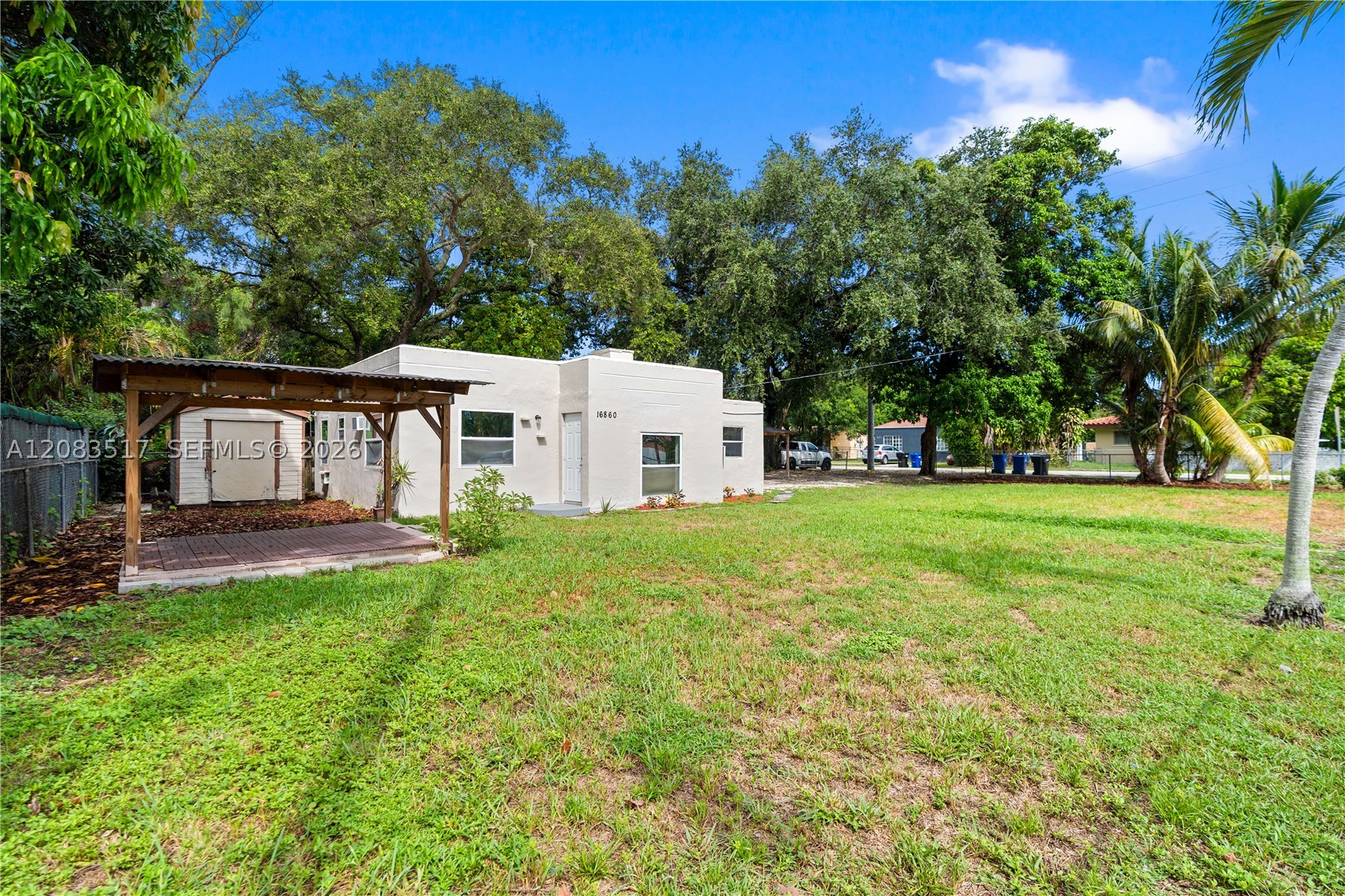 16860 Ne 3rd Ct Property Photo 4