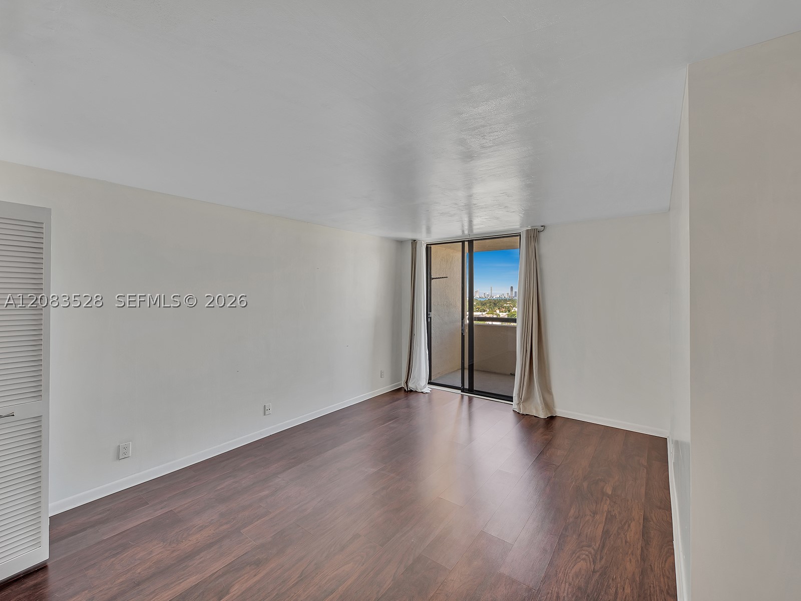 2555 Collins Ave 1604 Property Photo 27