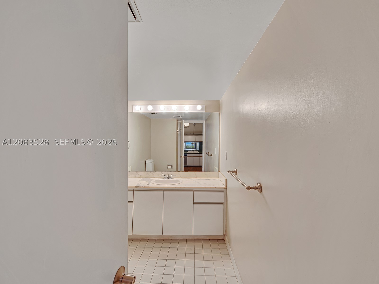 2555 Collins Ave 1604 Property Photo 31