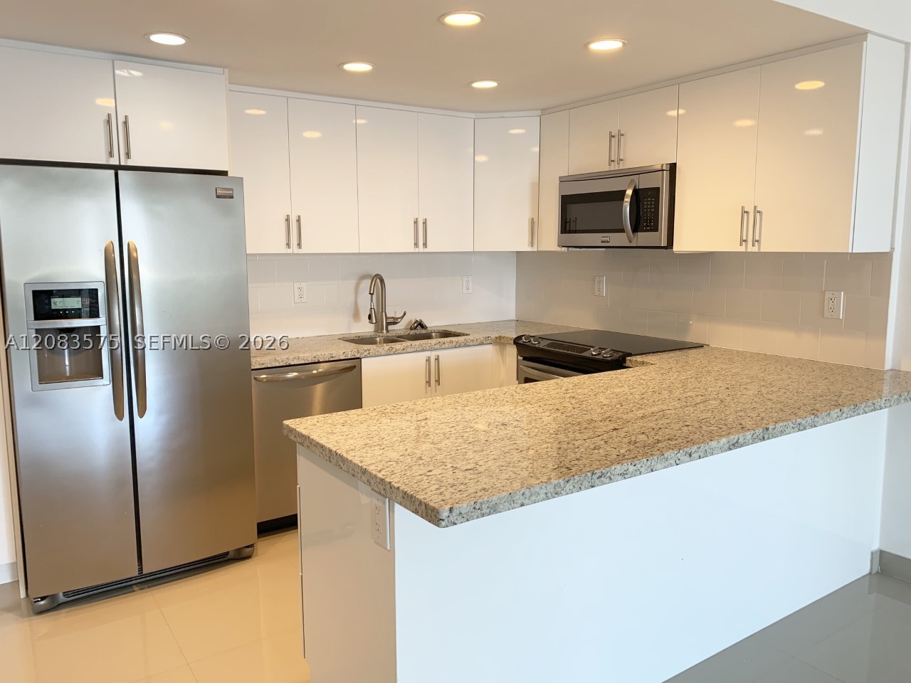 19390 Collins Ave 805 Property Photo 4