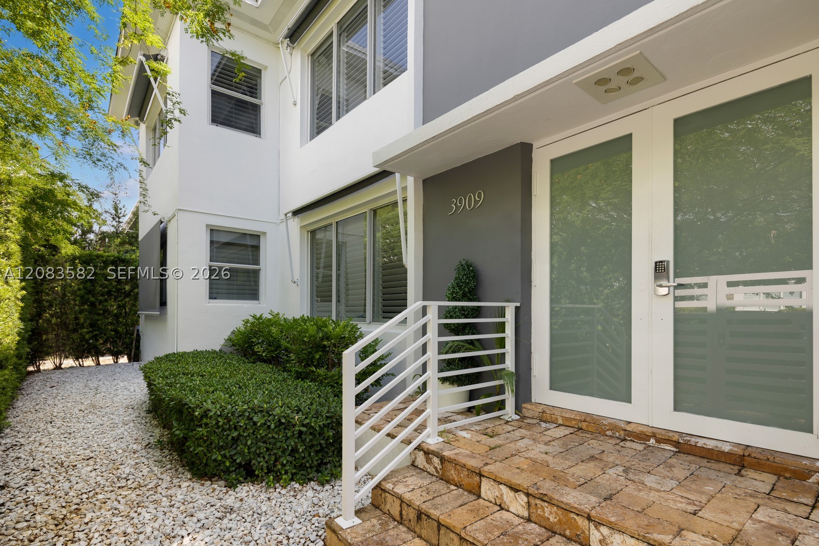 3909 Garden Ave 1 Property Photo 2