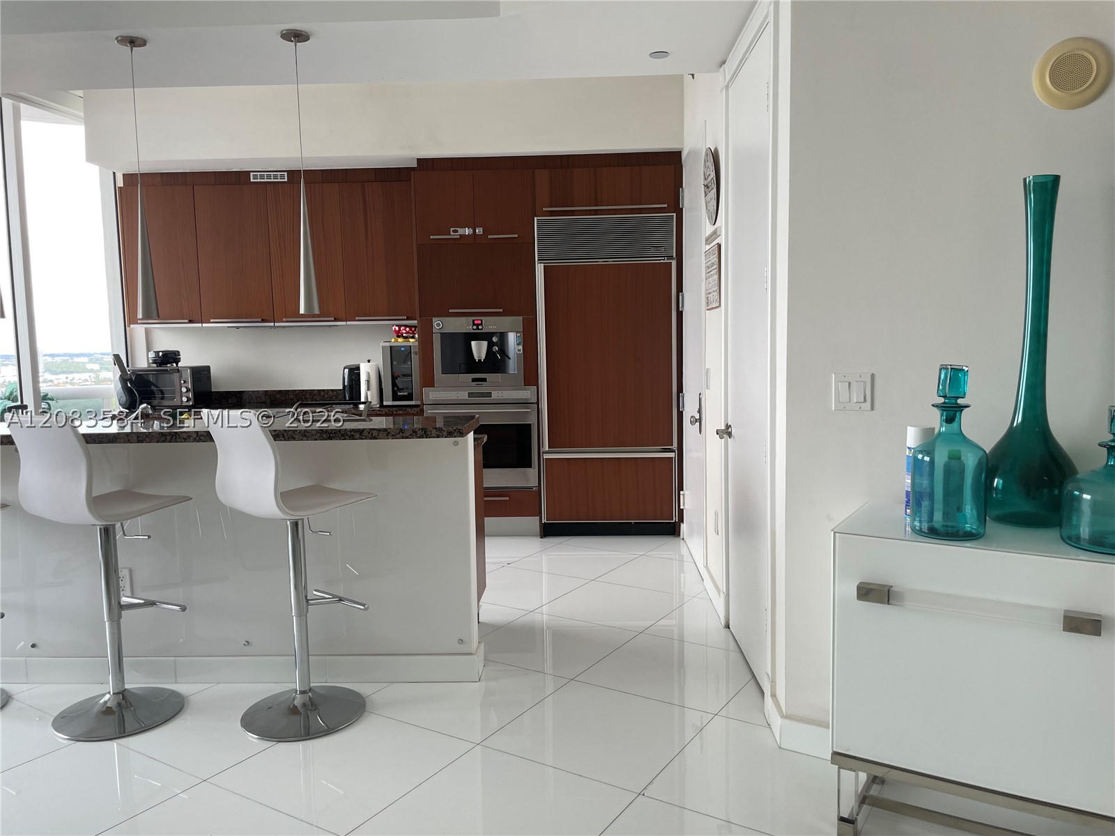 15811 Collins Ave 2305 Property Photo 4