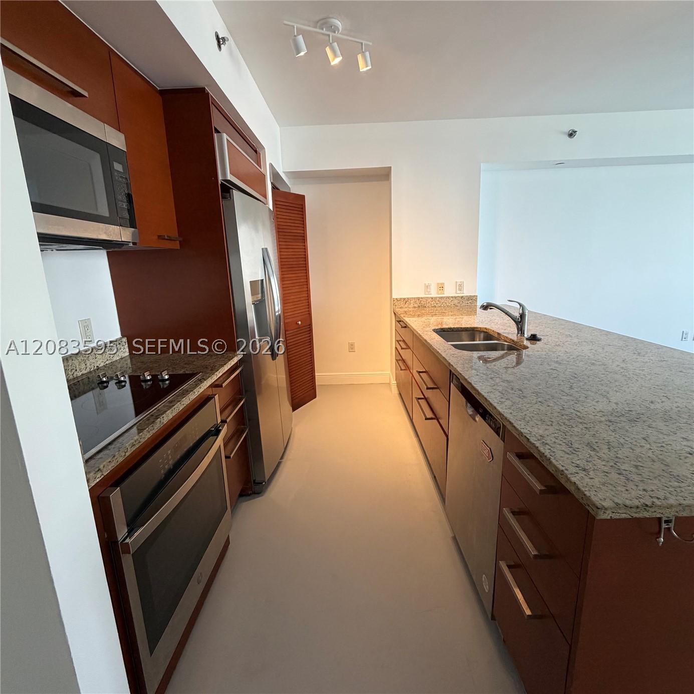 1830 S Ocean Dr 1409 Property Photo 12