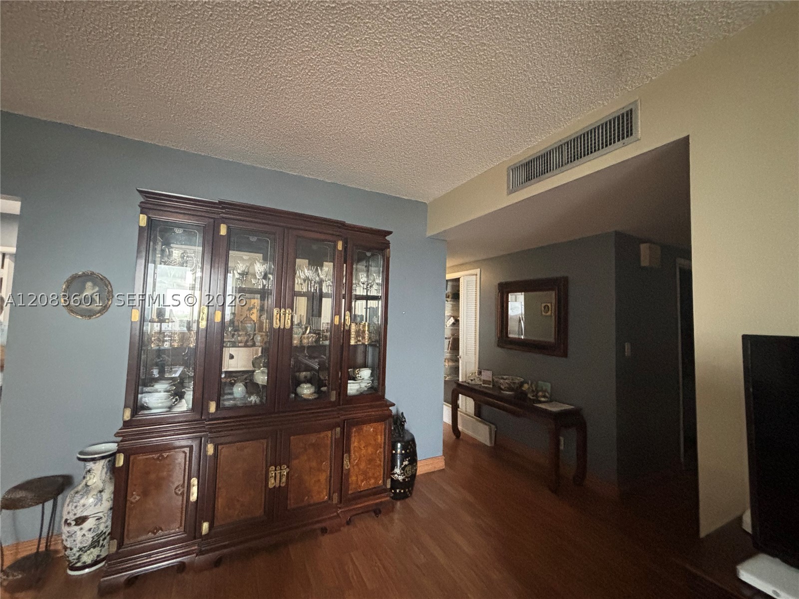 3800 Hillcrest Dr 1011 Property Photo 7
