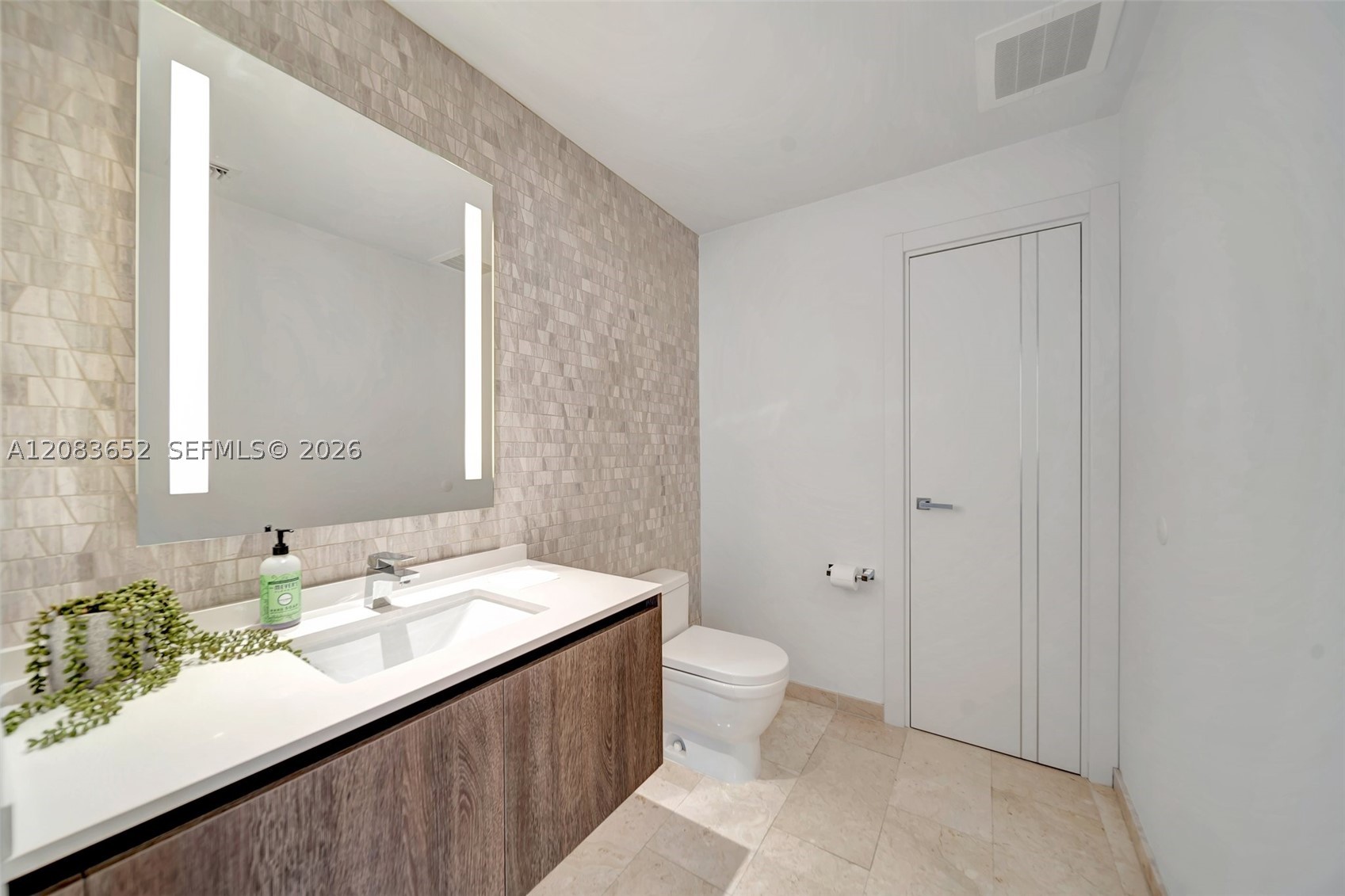88 Sw 7th St 3203 Property Photo 18