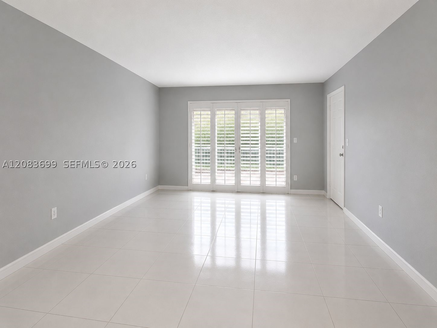 128 S Cypress Rd 816 Property Photo 3