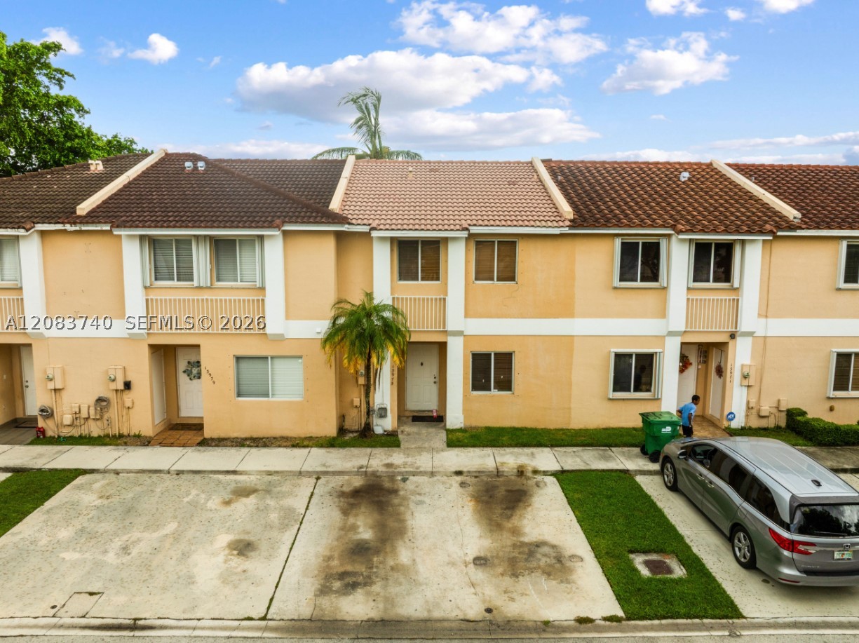 13975 SW 179th St Property Photo 1
