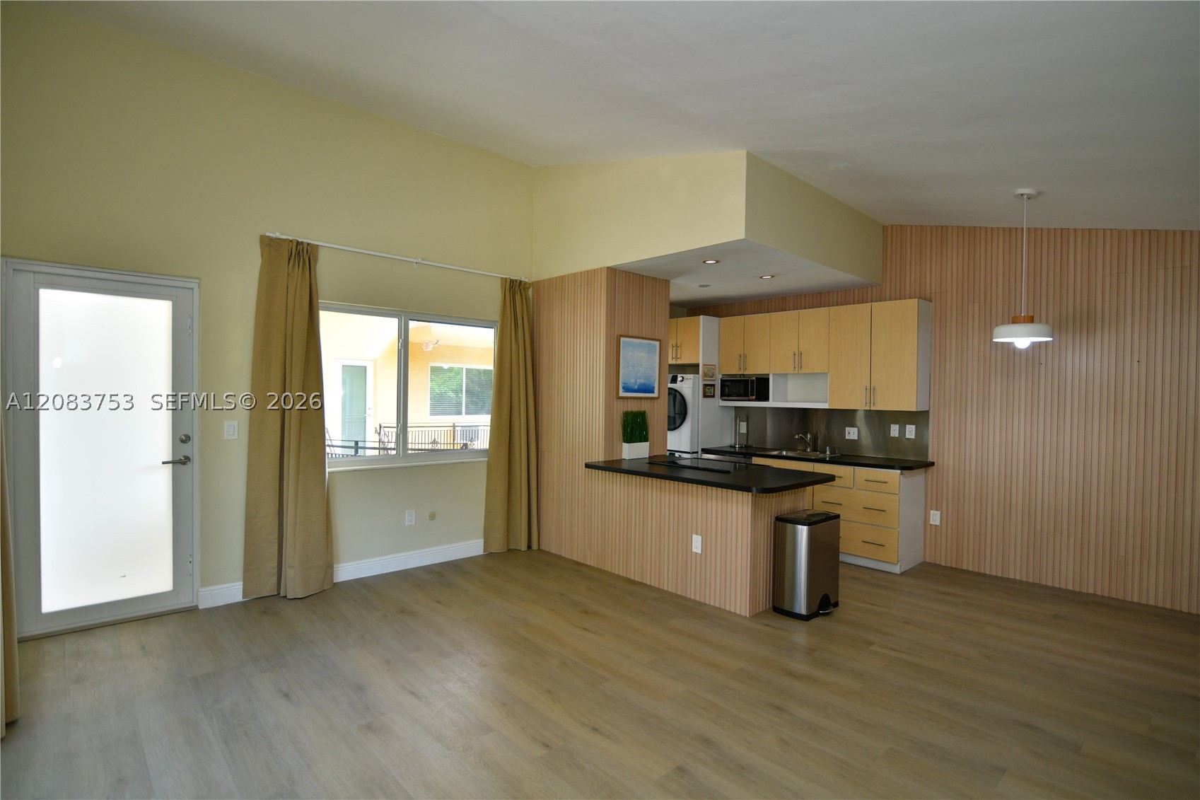65 W Washington Ave 26 Property Photo 2
