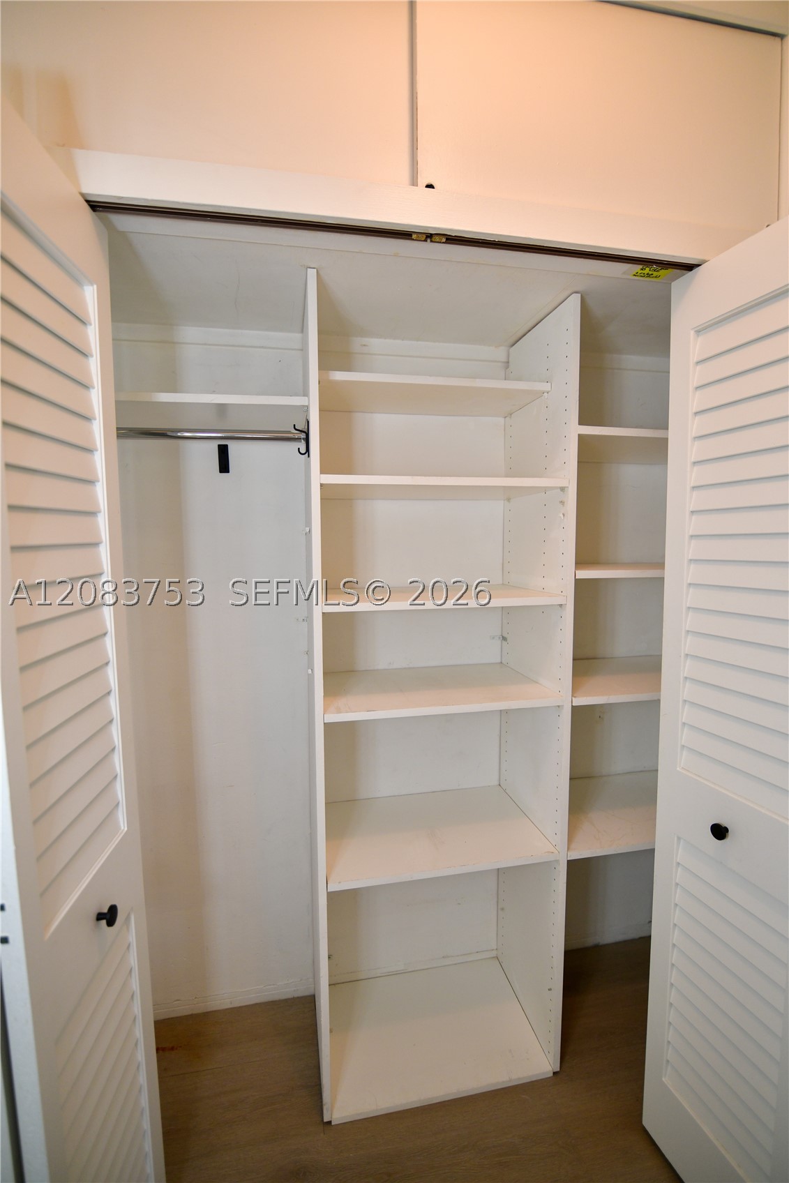 65 W Washington Ave 26 Property Photo 7
