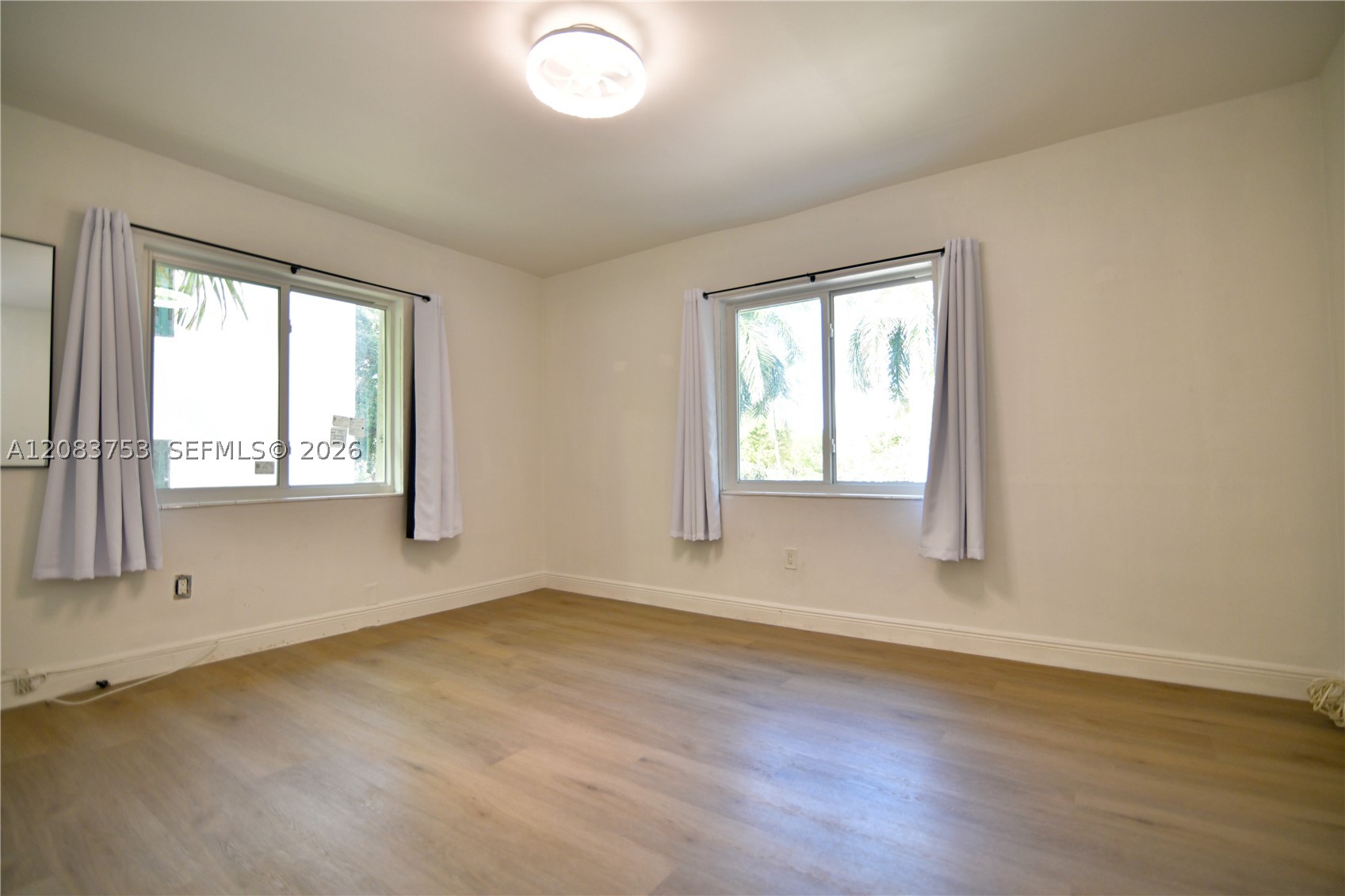 65 W Washington Ave 26 Property Photo 9