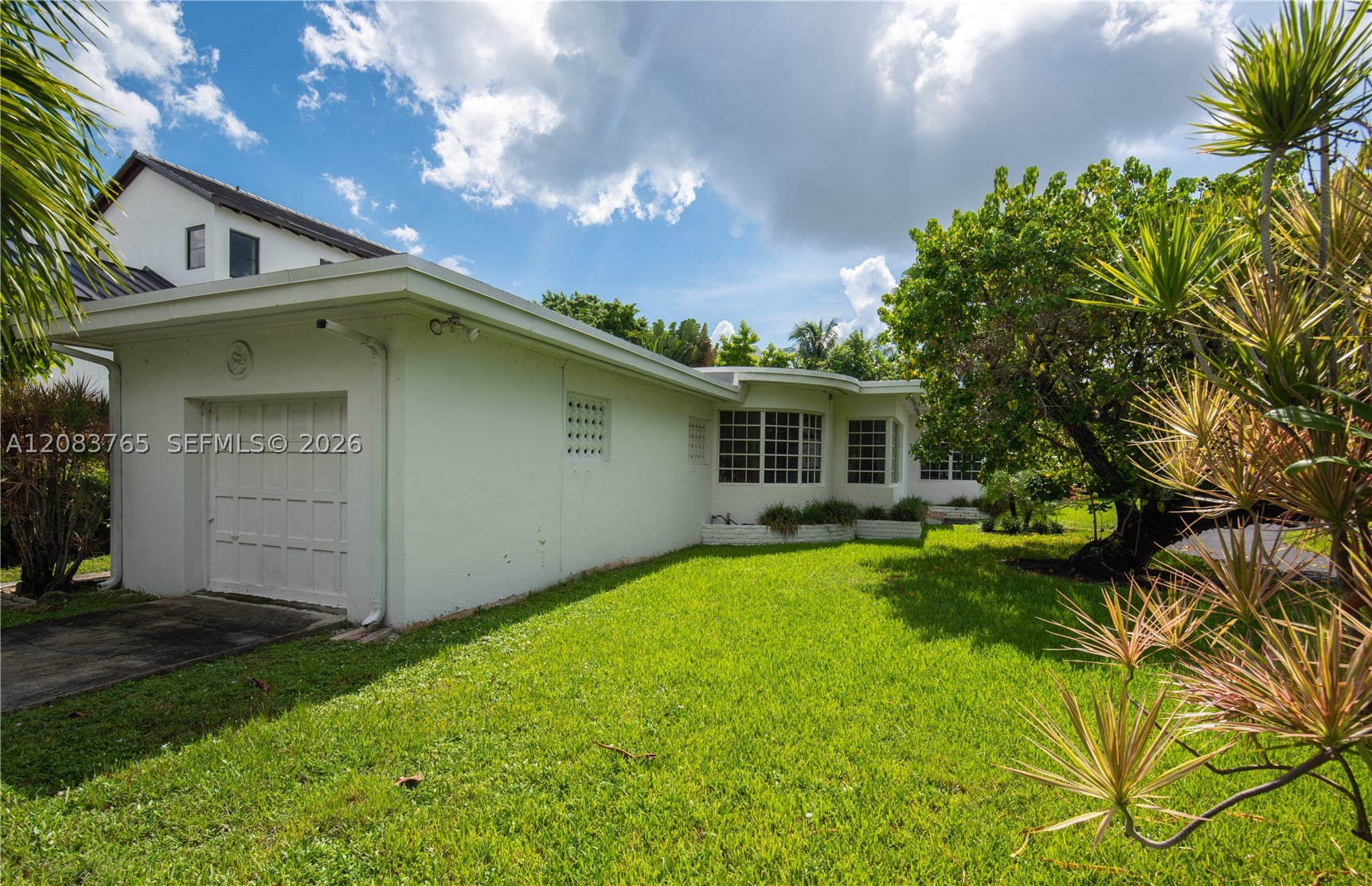 85 S Hibiscus Dr Property Photo 4