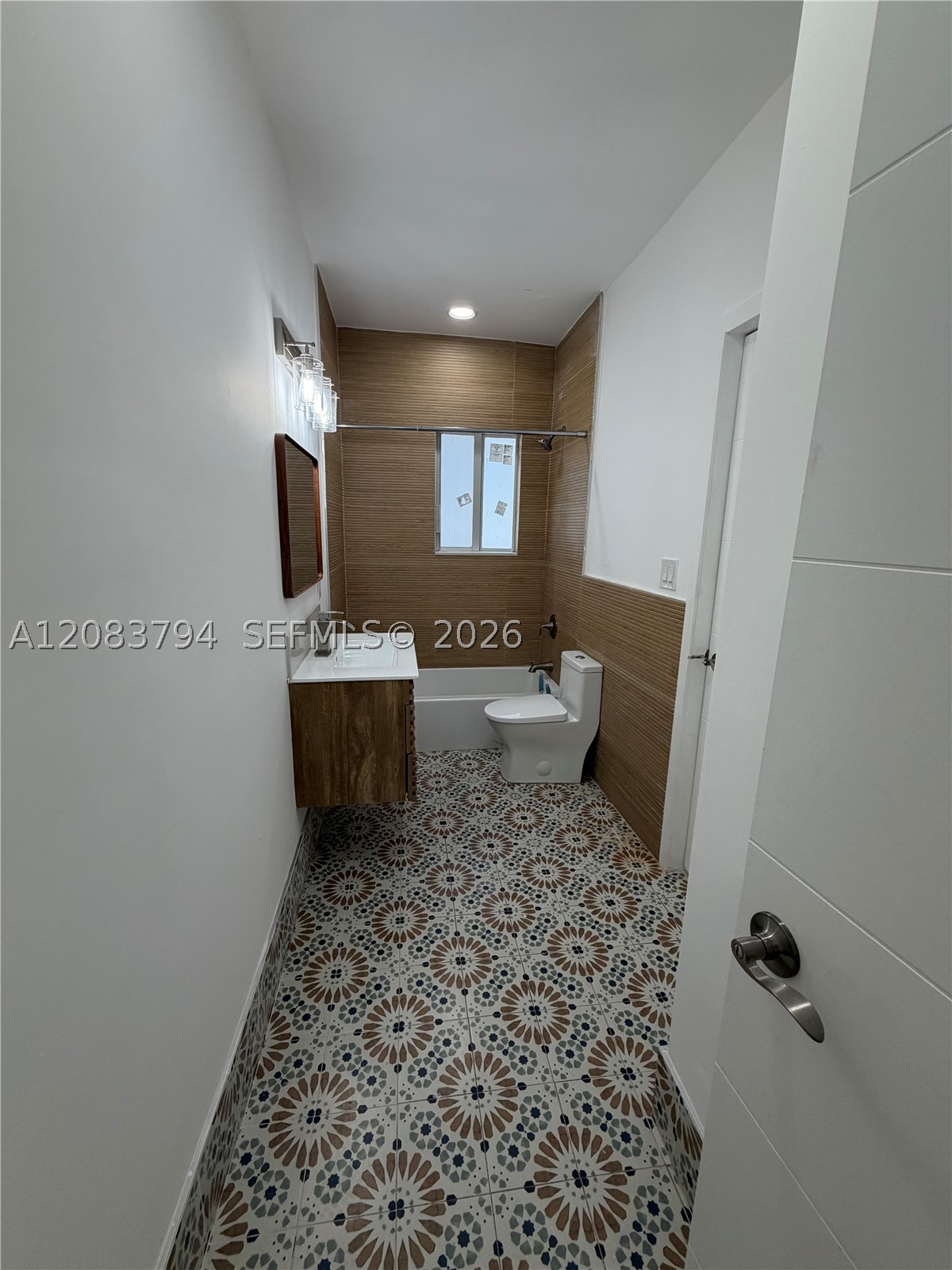 817 Tyler St 1 Property Photo 6
