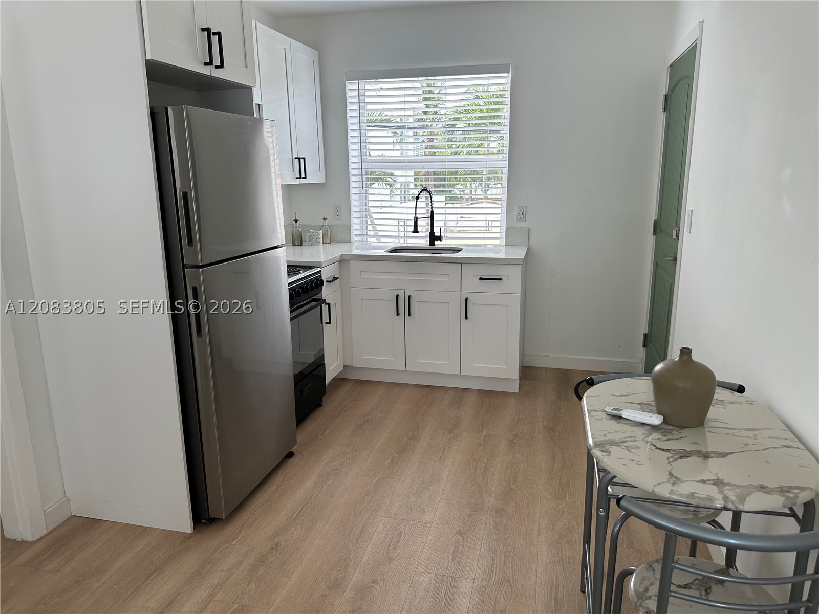 817 Tyler St 11 Property Photo 3