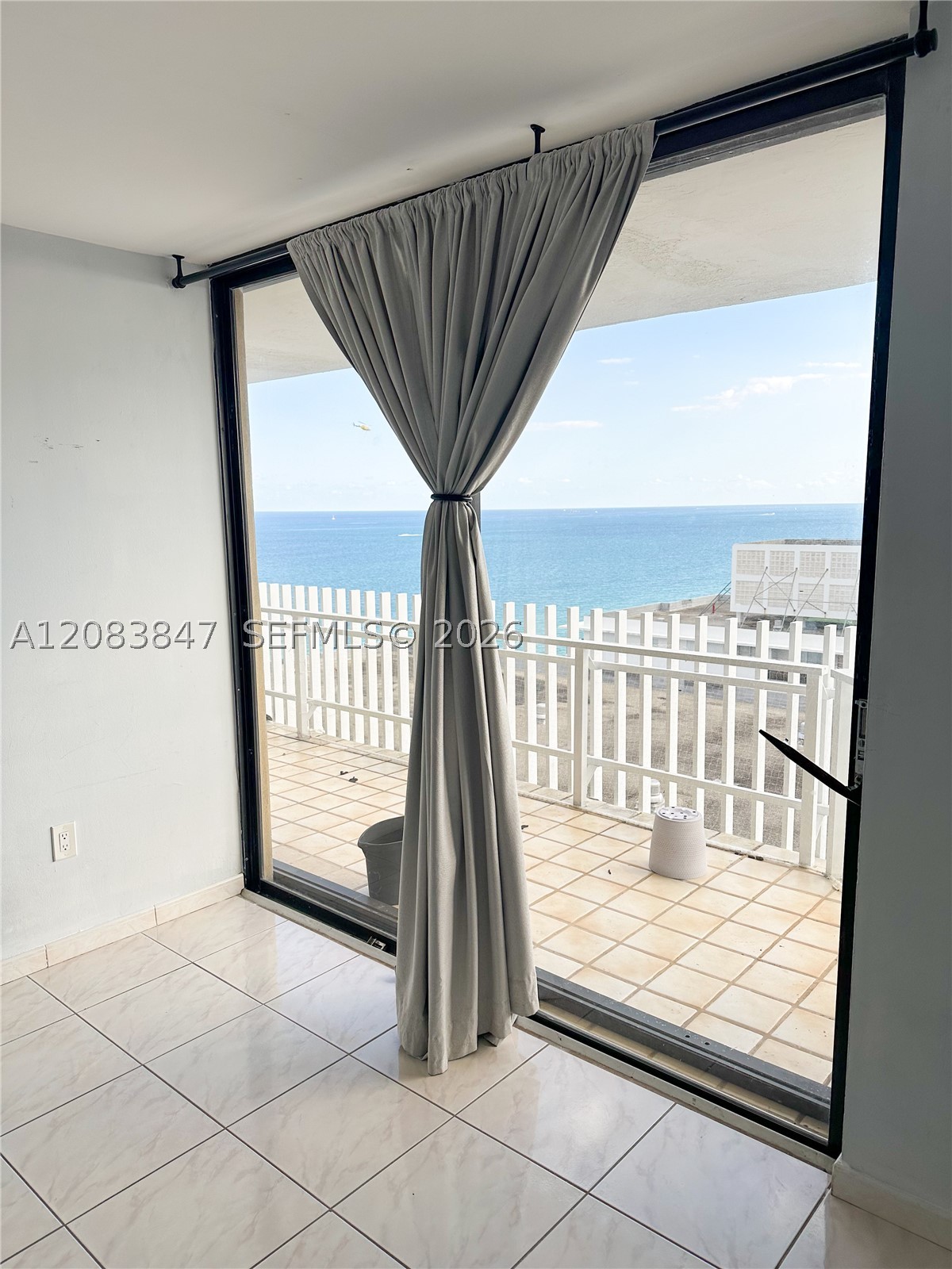 6061 Collins Ave 23b Property Photo 2