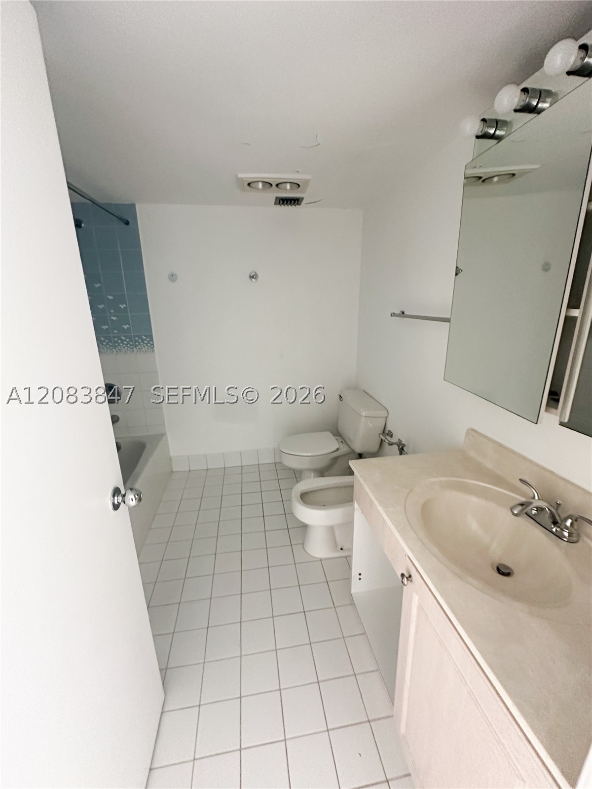 6061 Collins Ave 23b Property Photo 5
