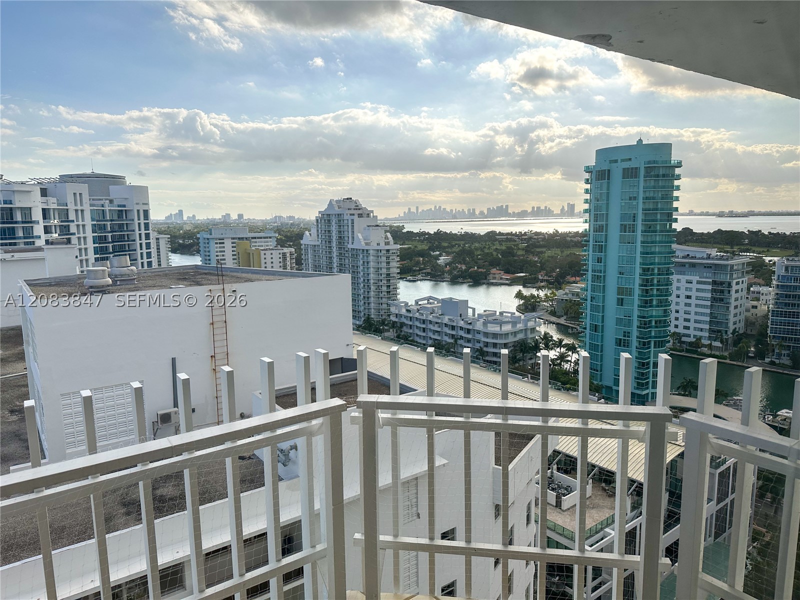 6061 Collins Ave 23b Property Photo 6