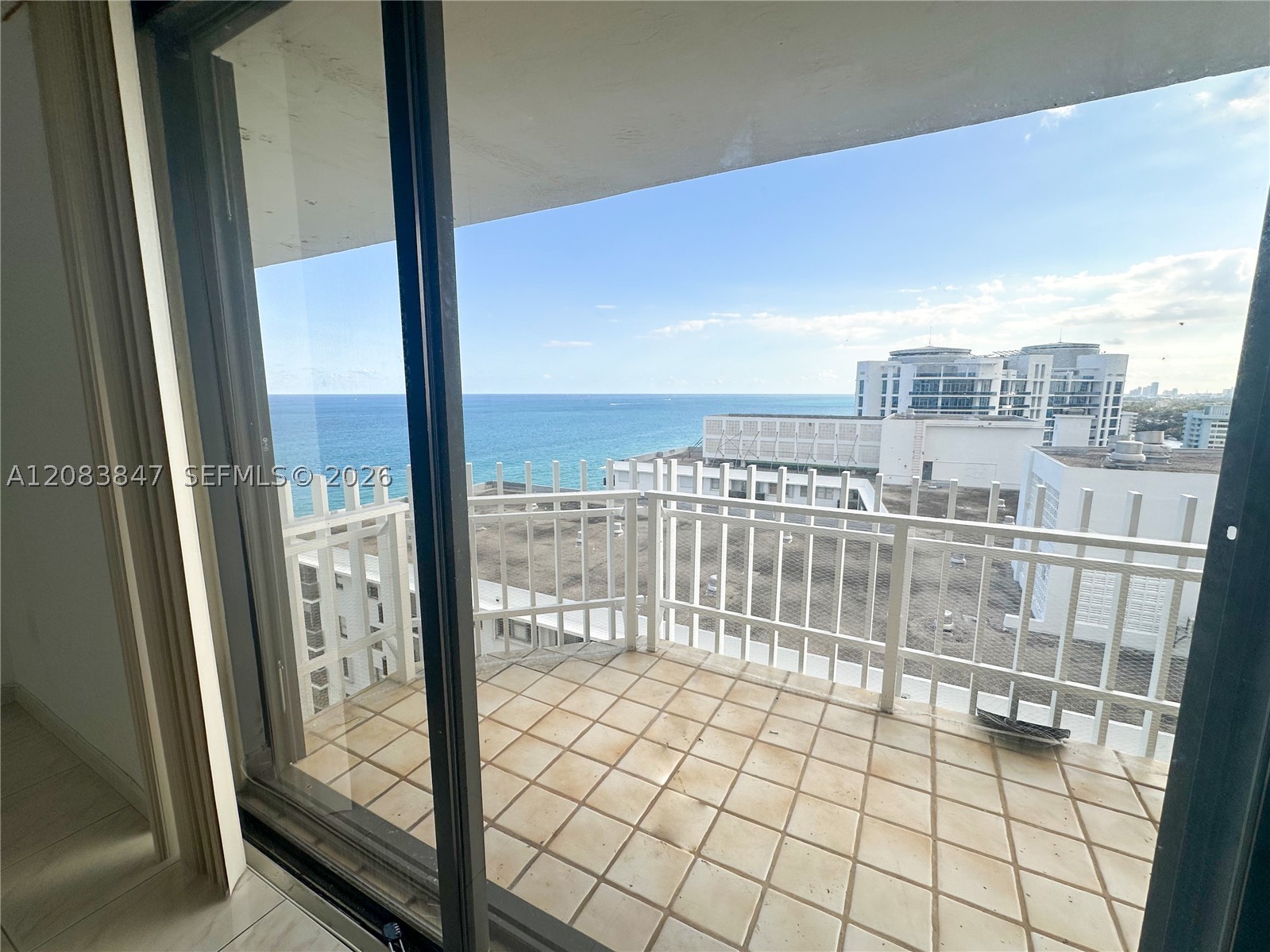 6061 Collins Ave 23b Property Photo 7