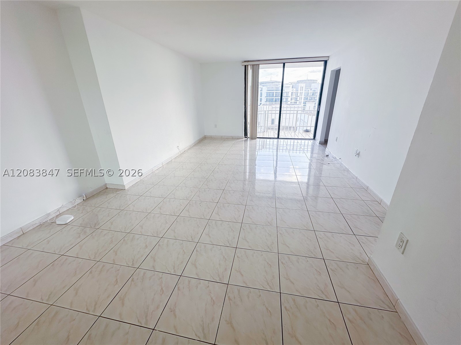 6061 Collins Ave 23b Property Photo 9
