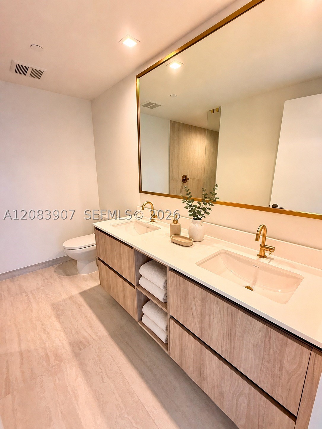 77 Se 5th St 2201 Property Photo 12