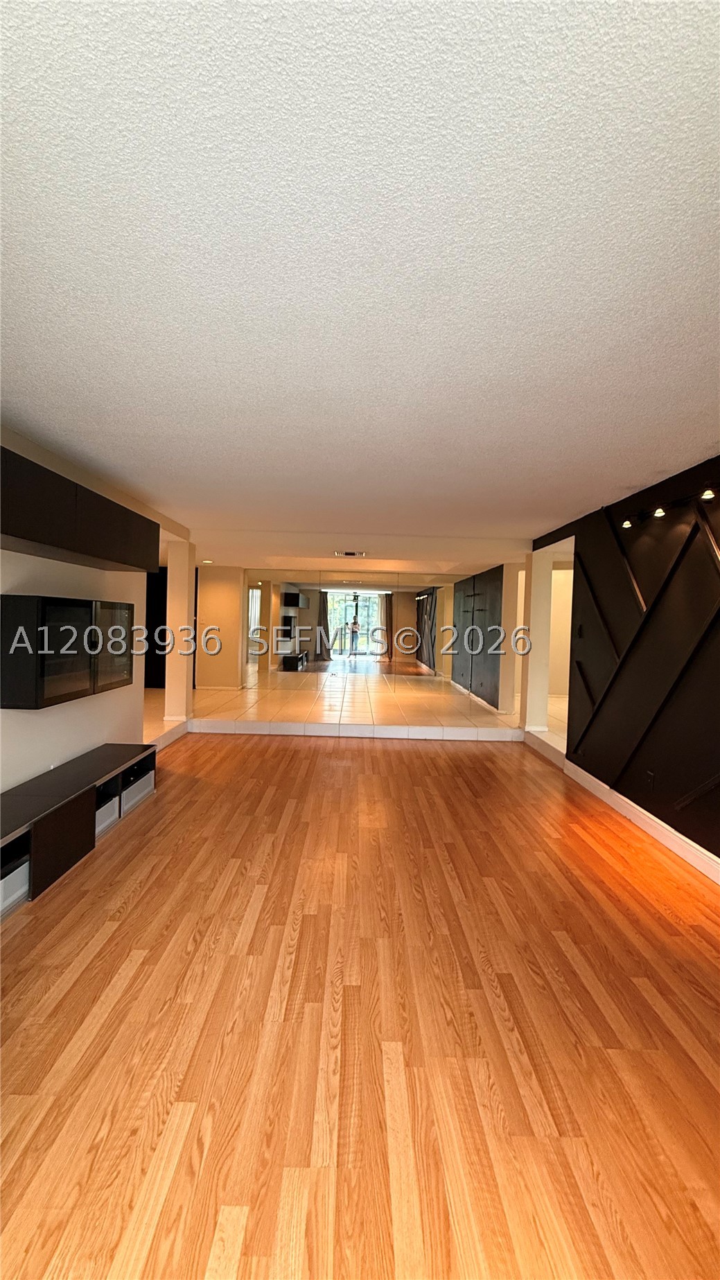 3720 Inverrary Dr 1w Property Photo 8