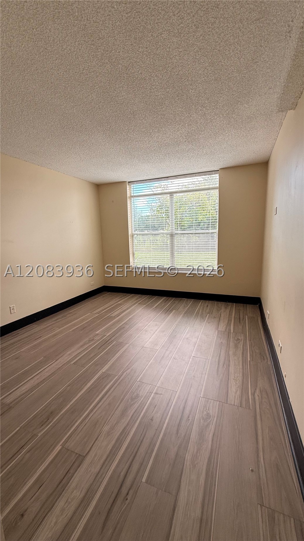 3720 Inverrary Dr 1w Property Photo 10