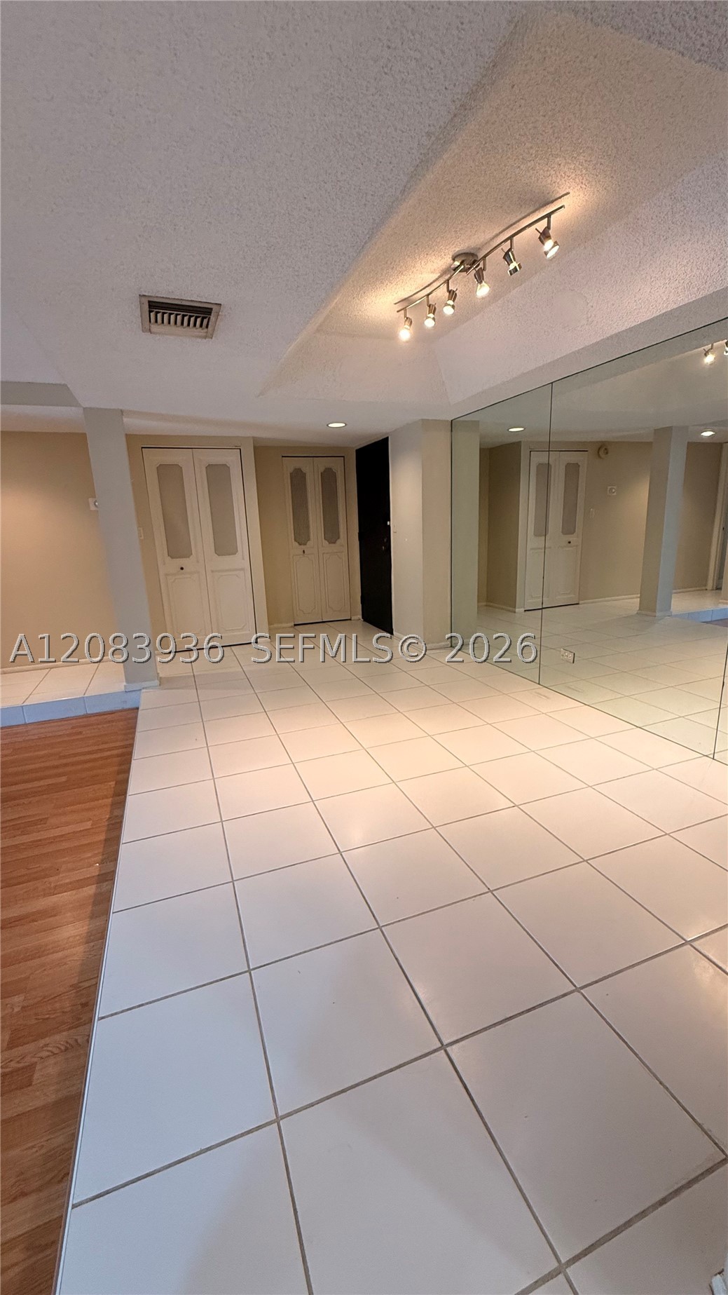 3720 Inverrary Dr 1w Property Photo 14