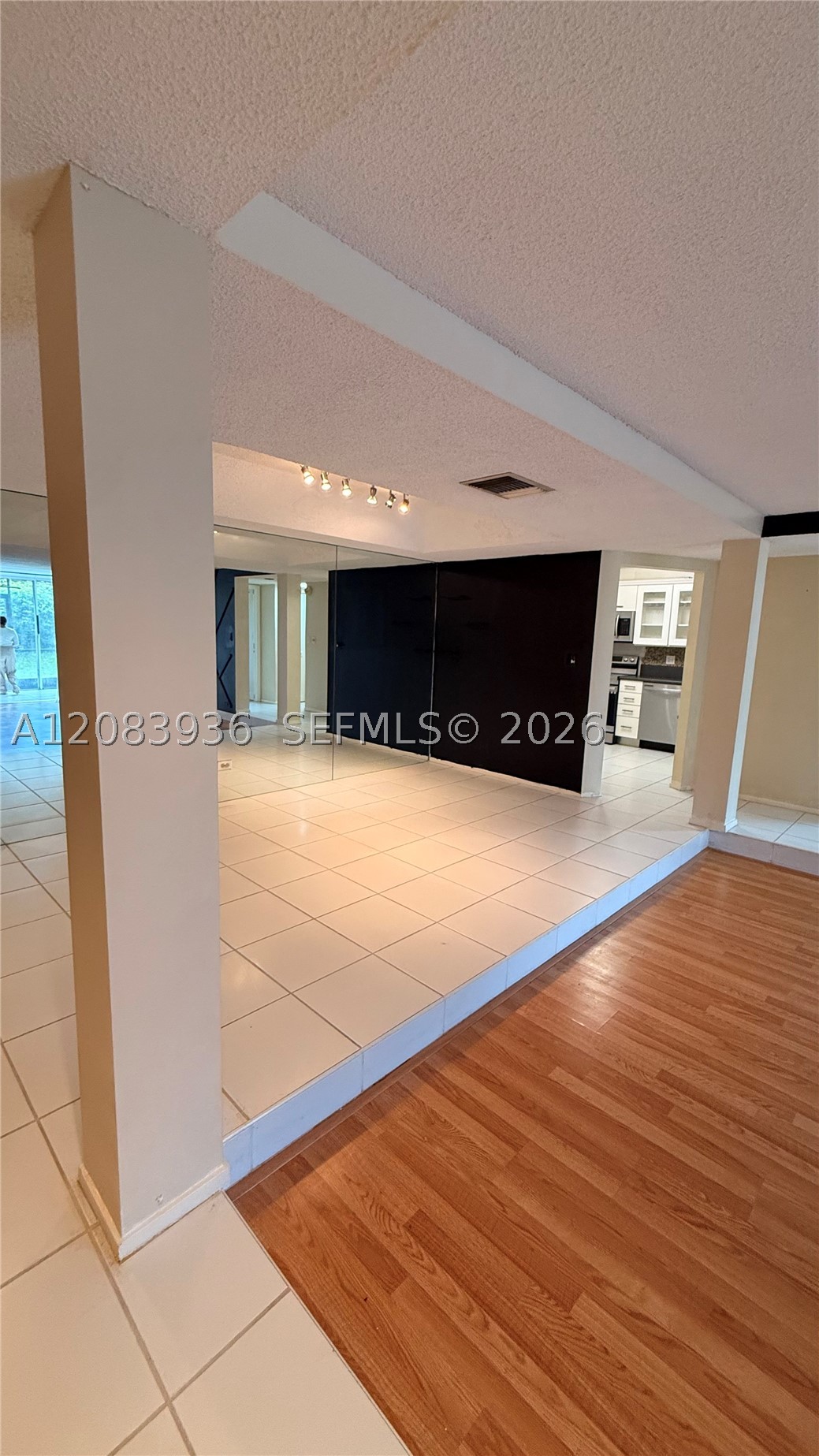 3720 Inverrary Dr 1w Property Photo 22