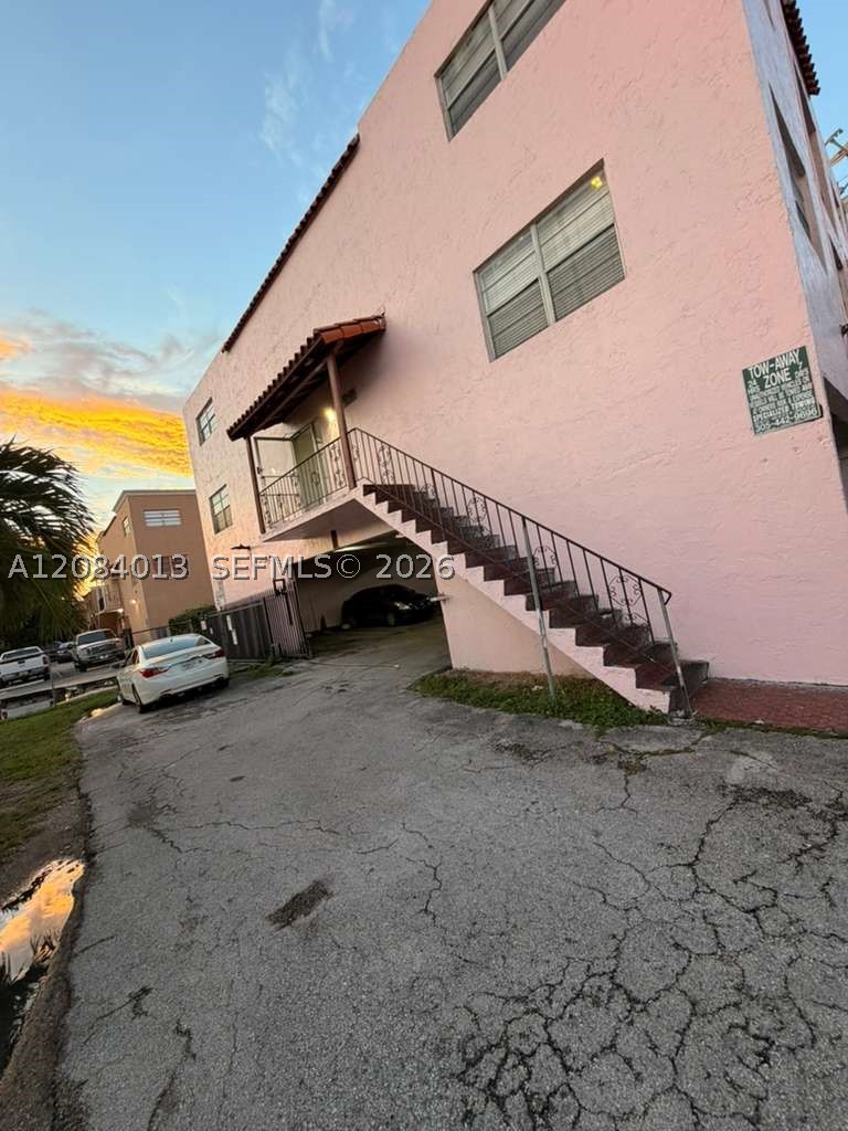 1255 W 53rd St 202 Property Photo 1